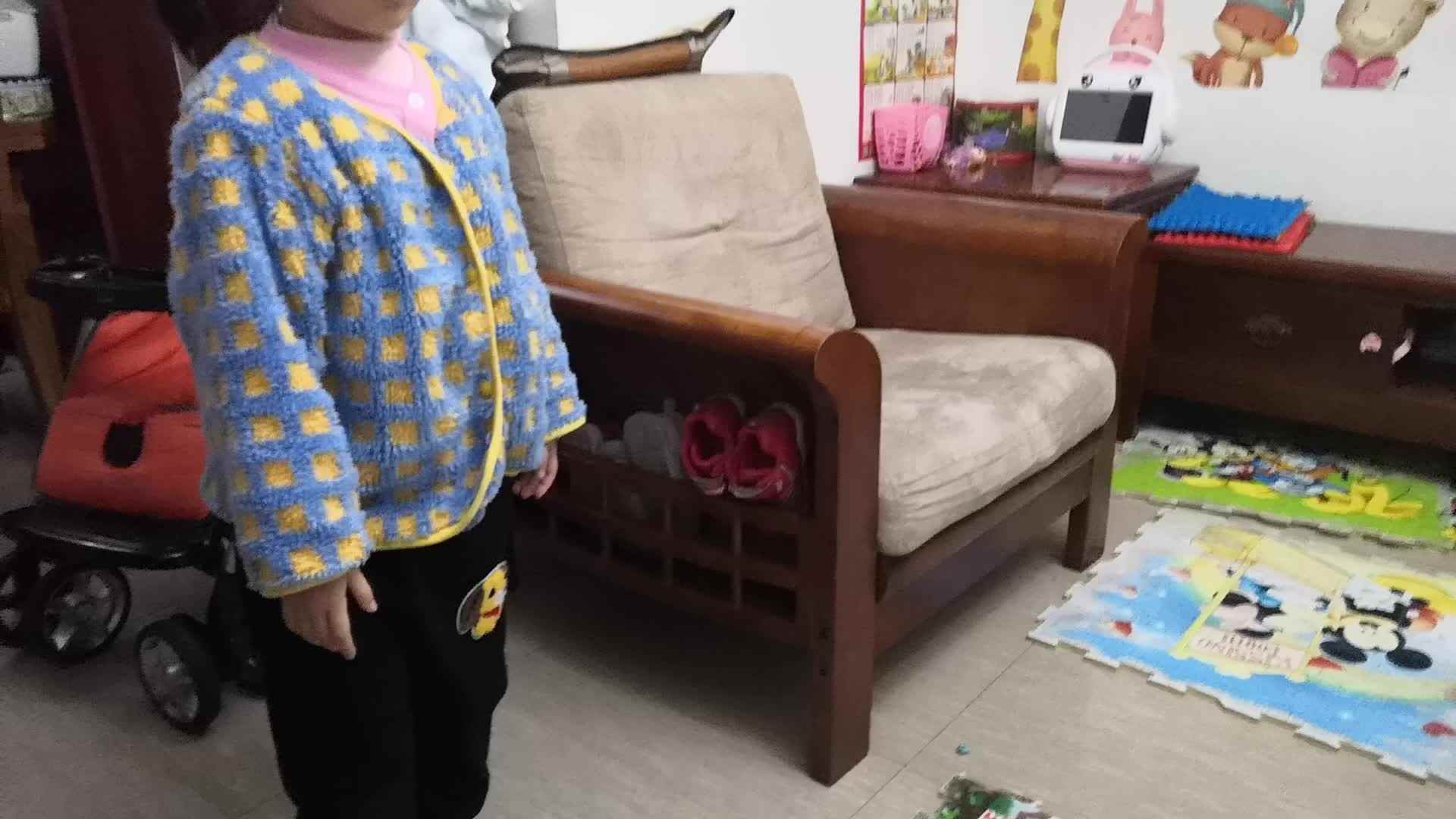 中B班3月13张芷萱练习踏步走.mp4