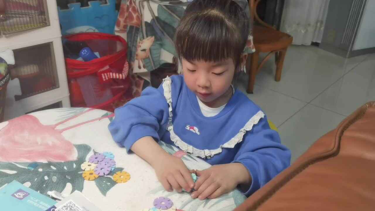 ⁣⁣2024大B班魏琪珈操作雪花片满十成捆.mp4
