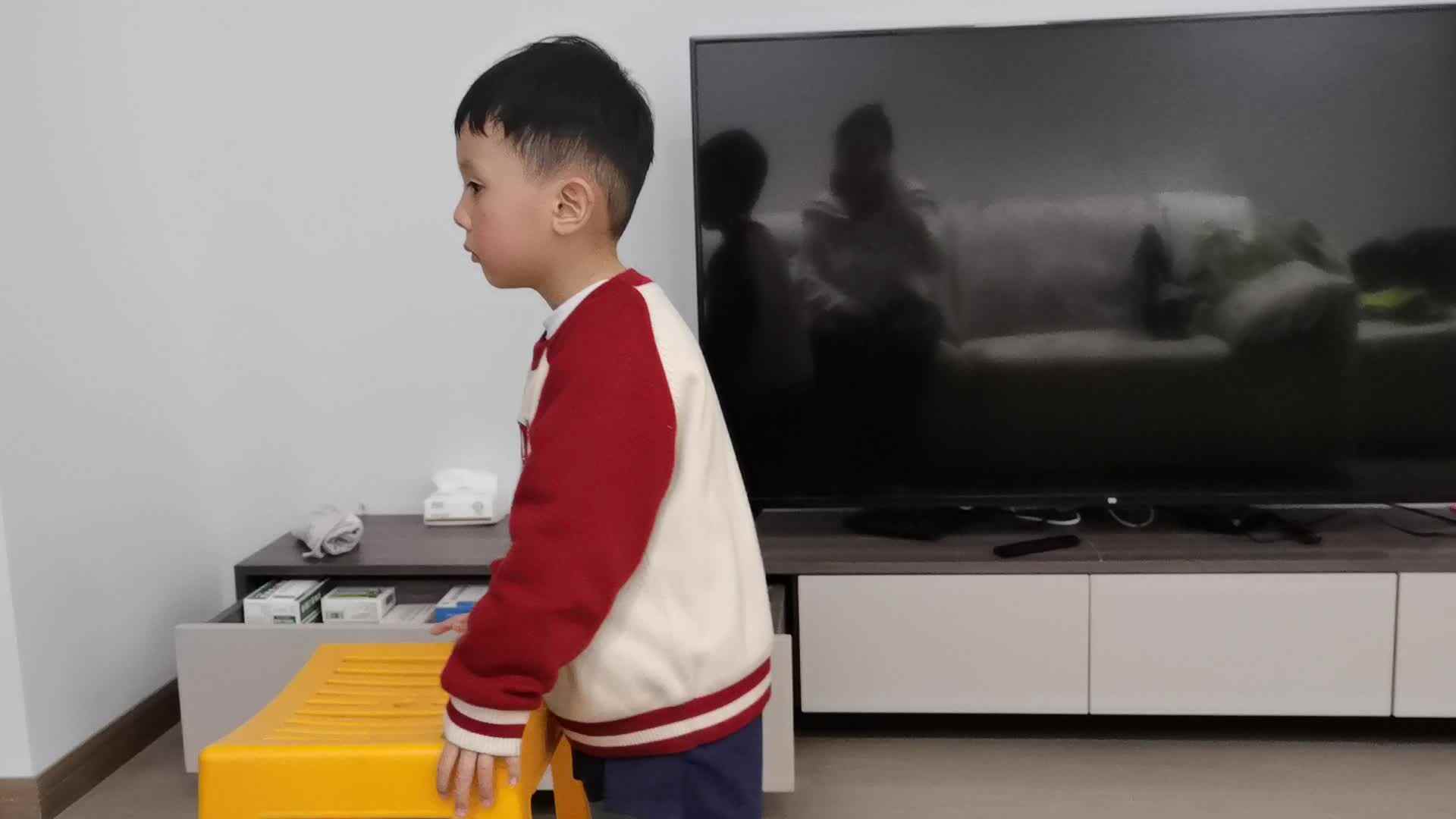 中b班王千与搬凳子训练