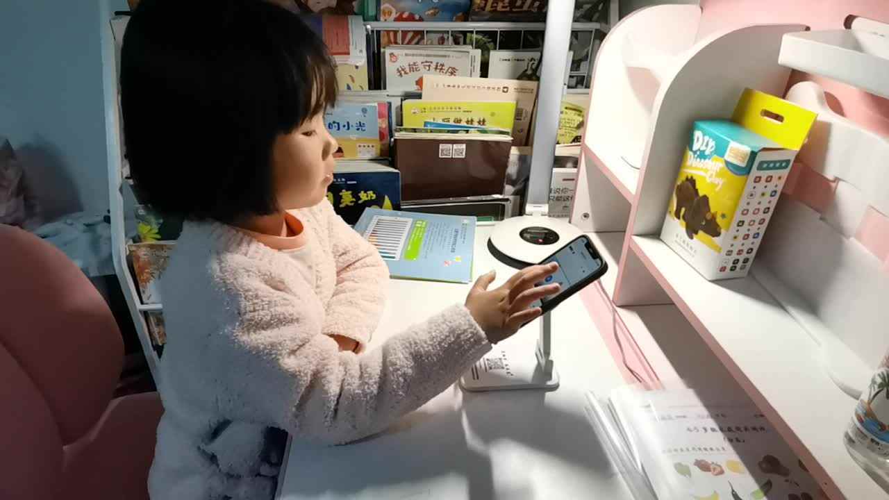 观看视频《Lowercase P》.mp4