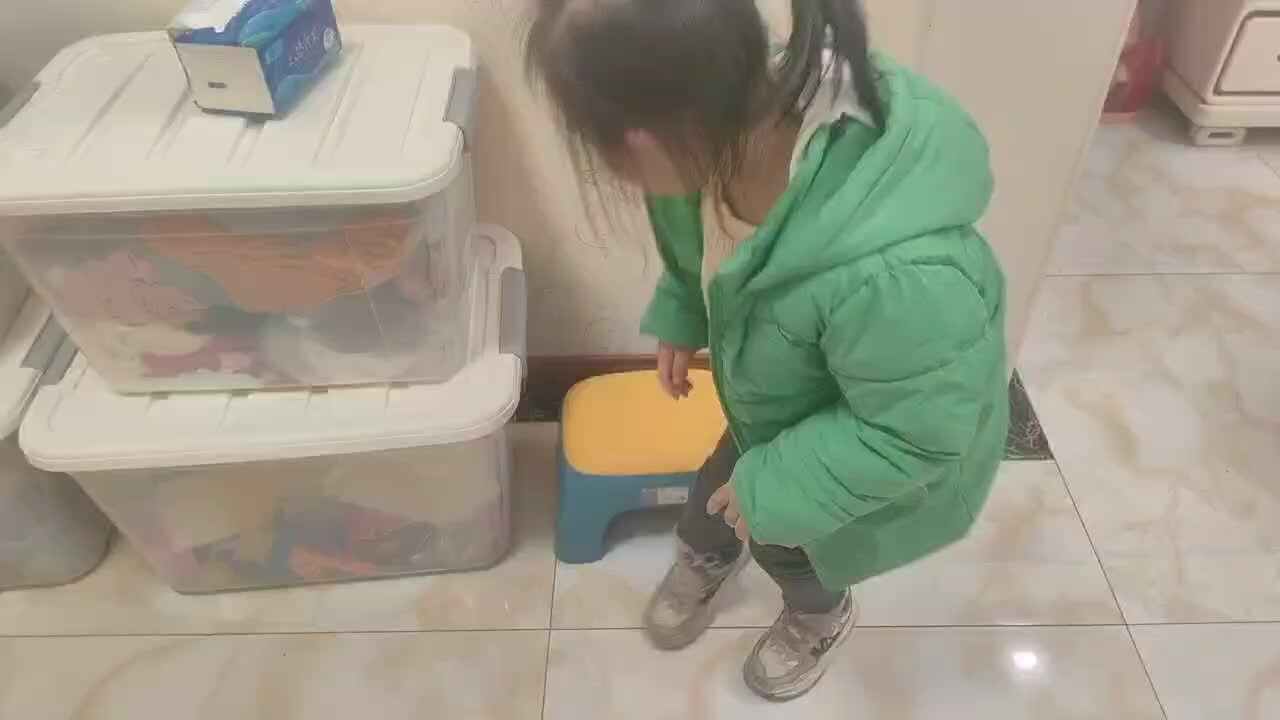 3月6日中B班谭诗锜  搬放板凳