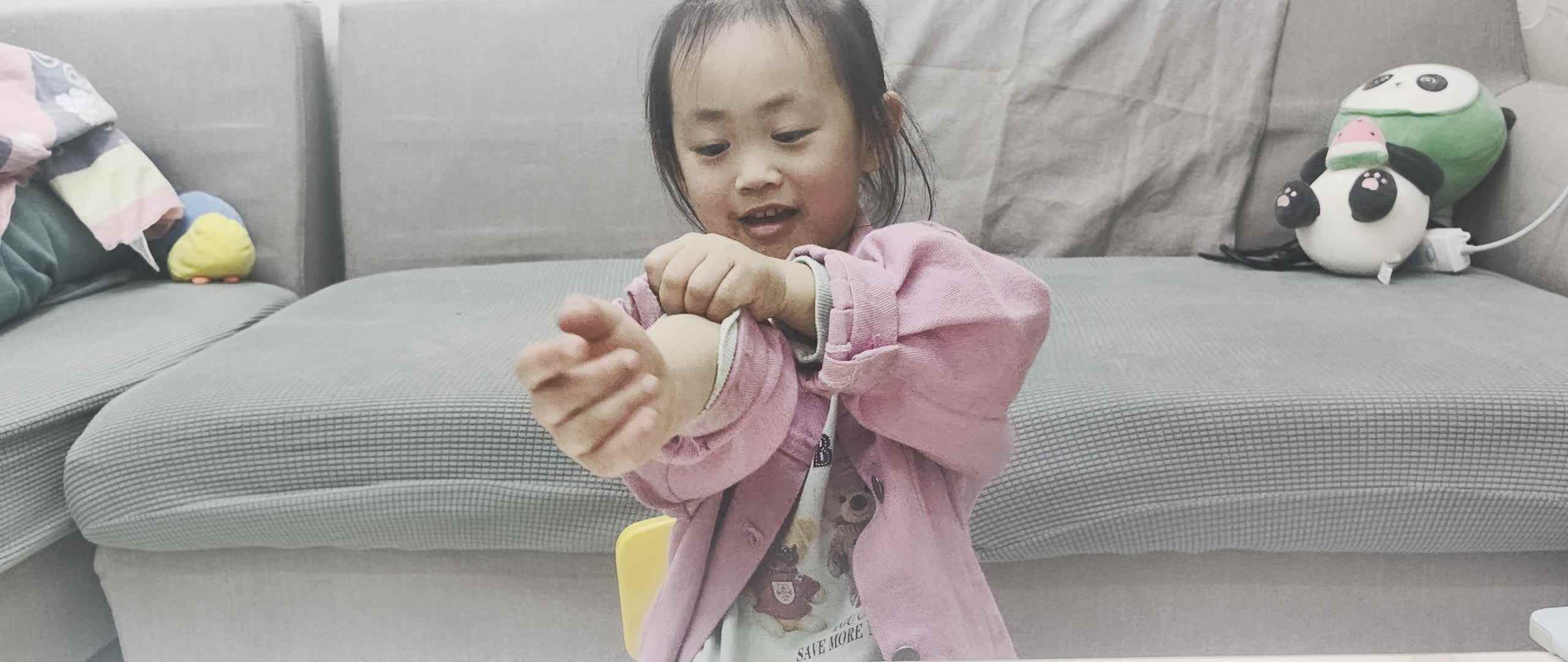 中B班谭诗锜练习挽衣袖