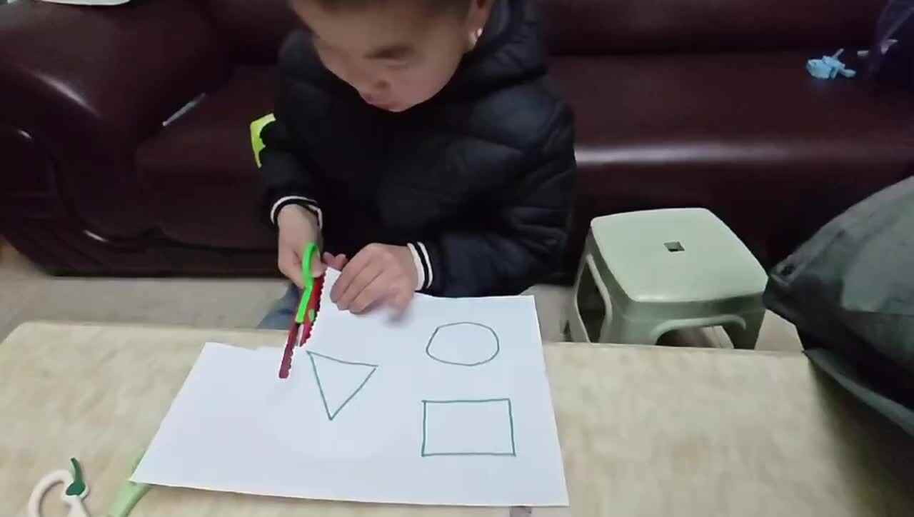2024.3.12-剪纸练习，踏步练习—胡焌一