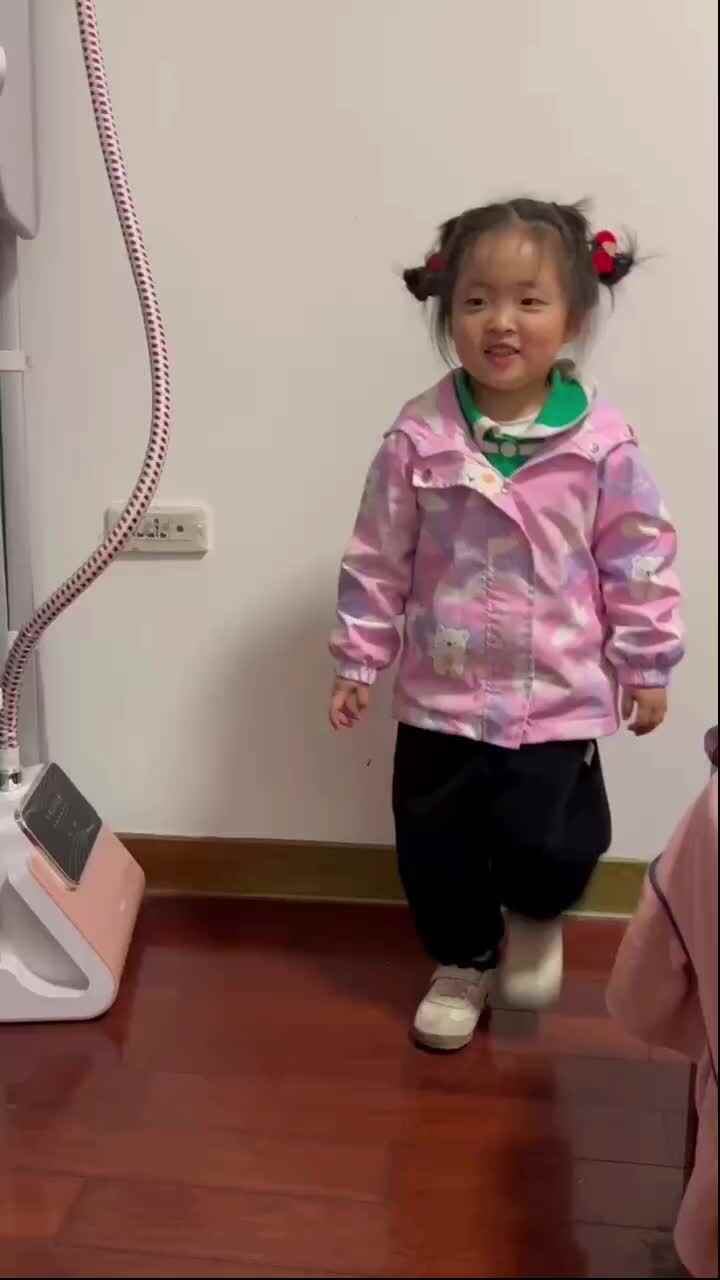 小A班2024.3.15艾琰茹—我会踏步走