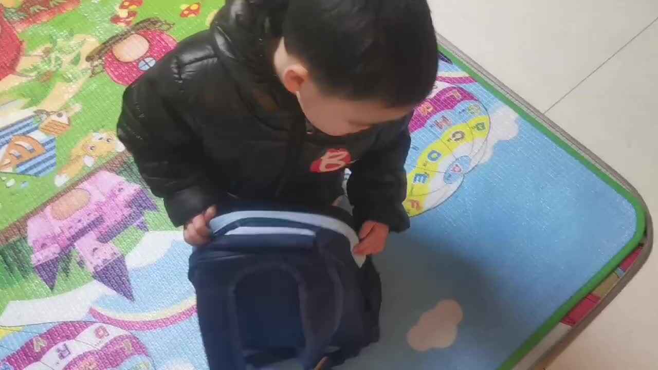 小A班2024.3.5李柯佑-拉书包拉链.mp4