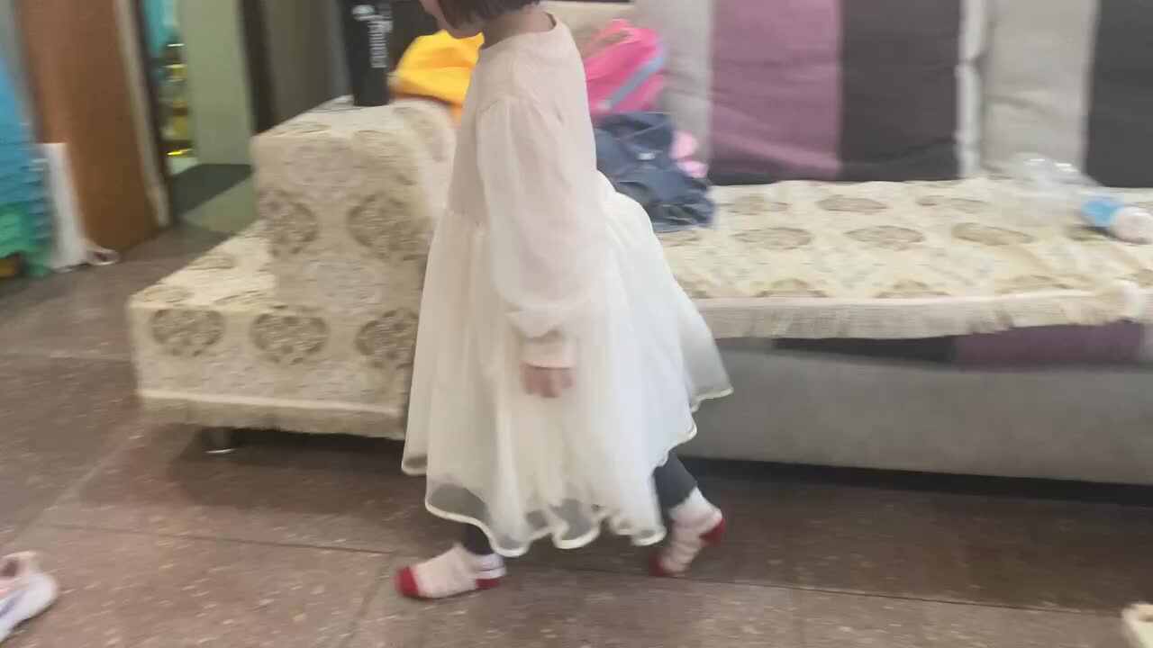 小A班2024.3.28张艺涵-穿鞋子.MOV