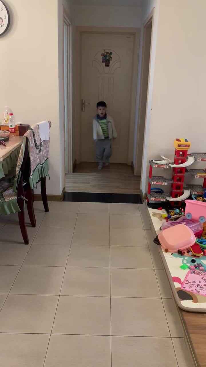 中B班杨育寒练习踏步