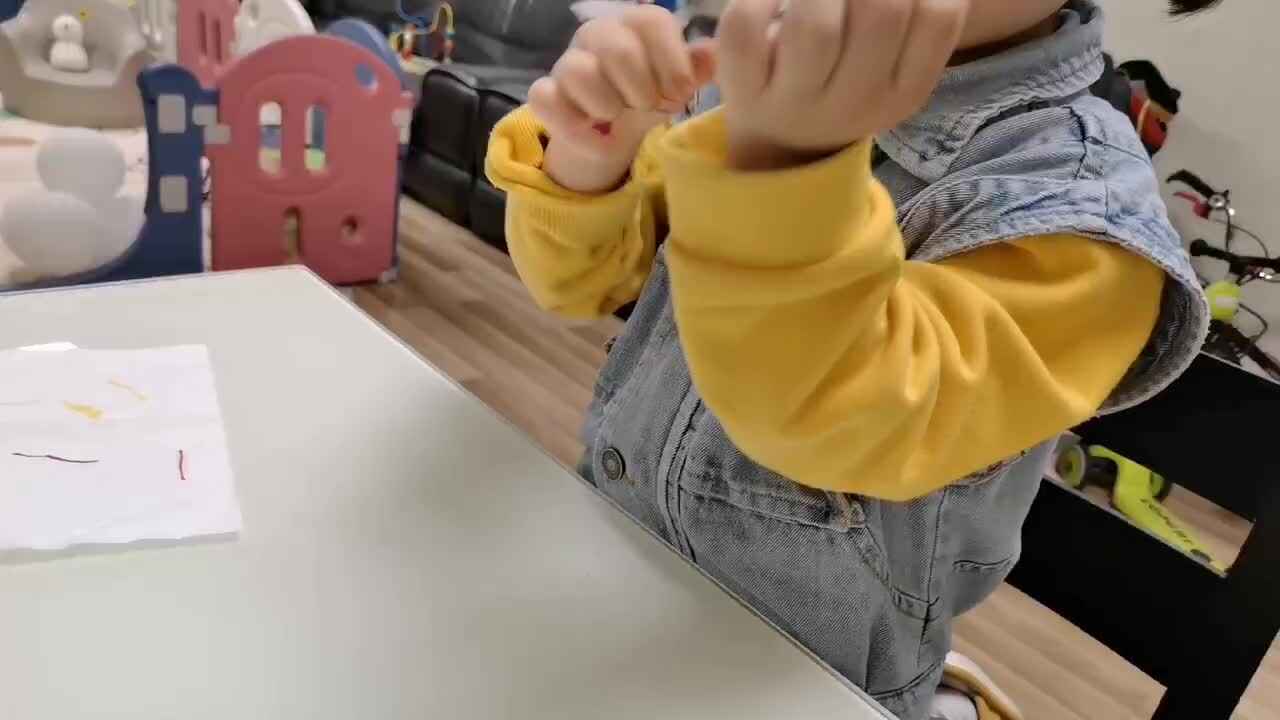 中b班宁汐言练习挽袖子