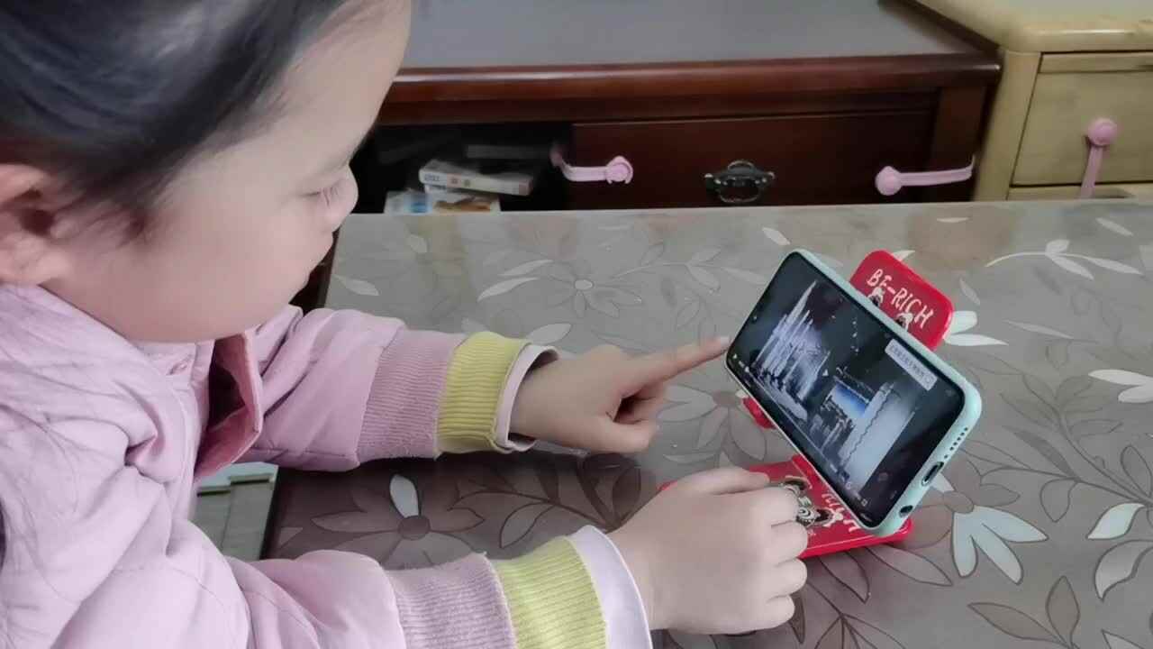 中B班3月2张芷萱观看视频《北京航天博物馆》.mp4