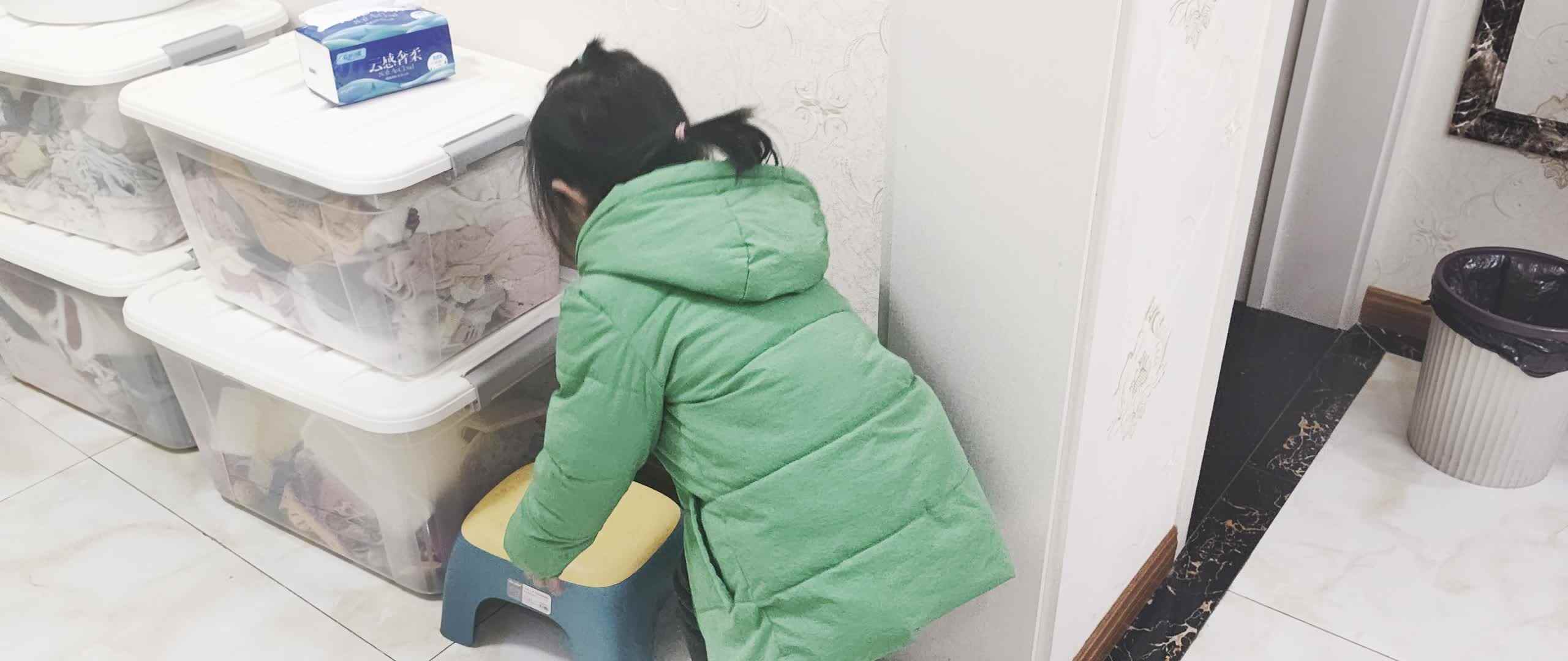 3月5日中B班谭诗锜  练习搬凳子