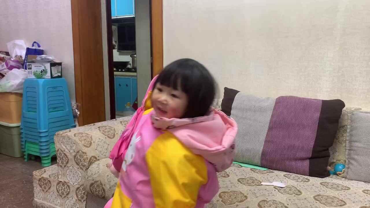 小A班2024.3.1张艺涵-背书包.MOV