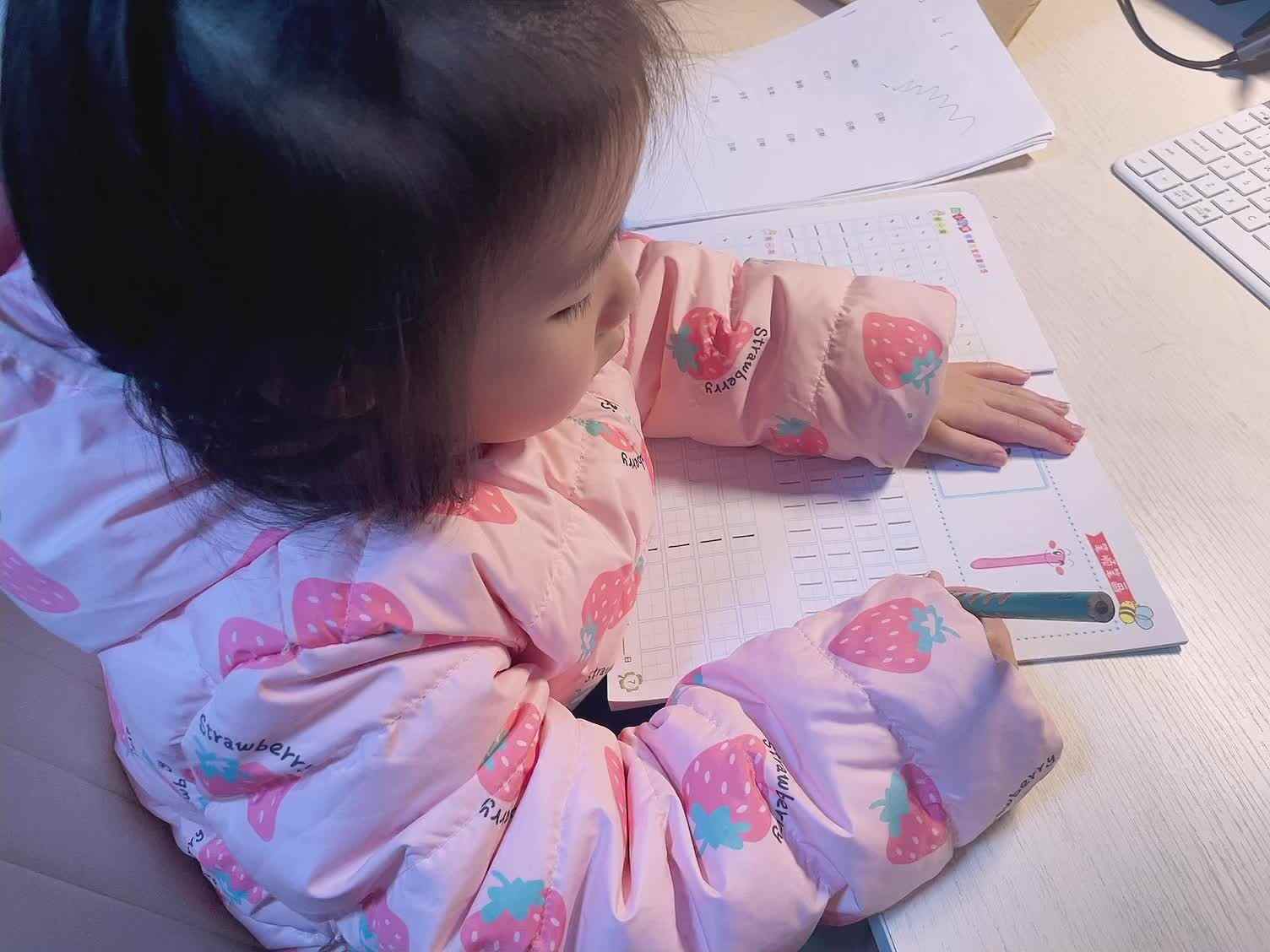 大B班蒲依诺2024.3.7日(书写 竖 描一描).mp4