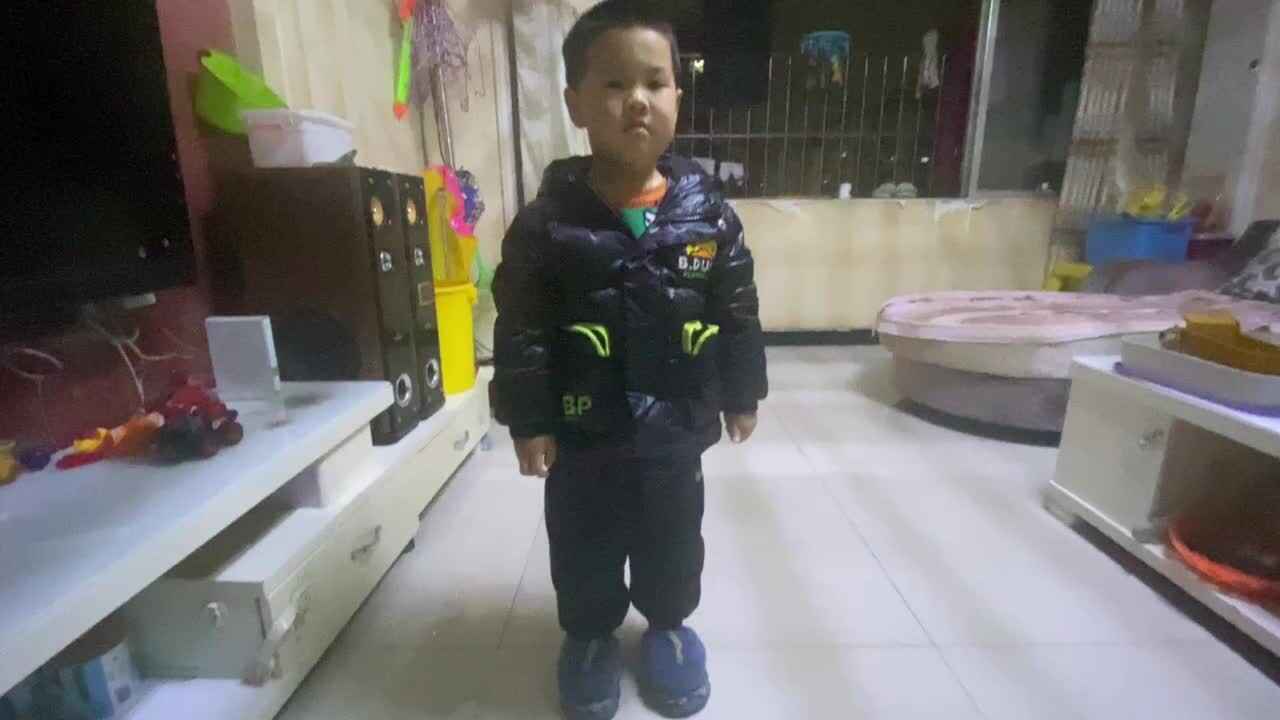 ⁣中B班吕子垚练习原地踏步20240312.MOV