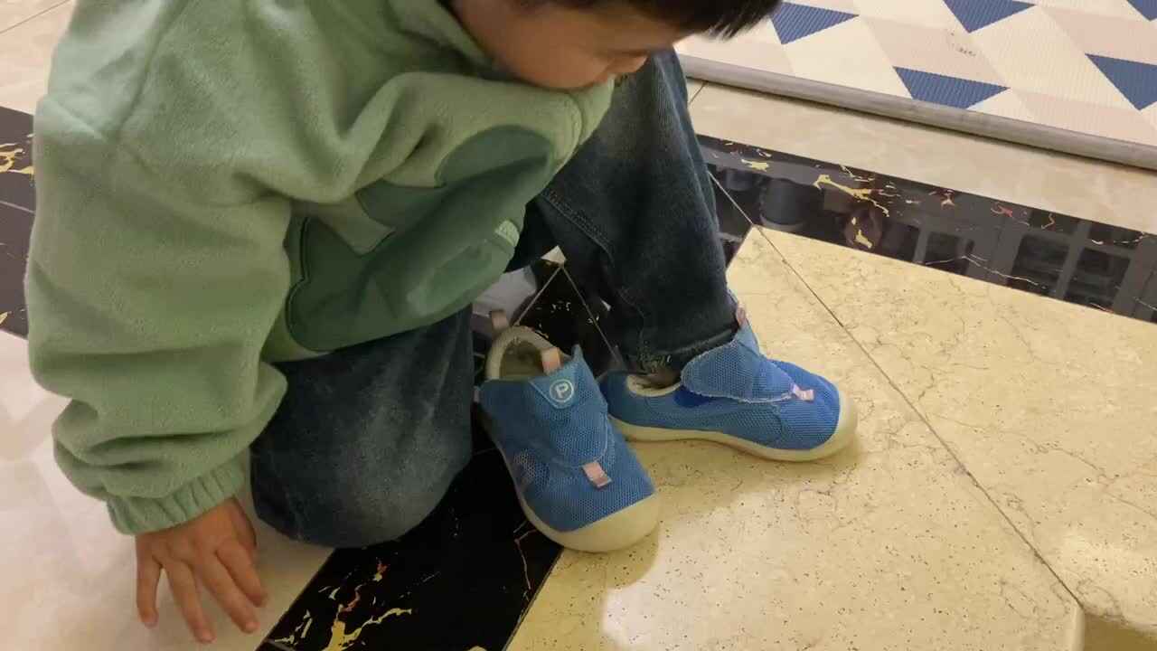 2024-3-18小A班刘奕宸——穿鞋子.MOV