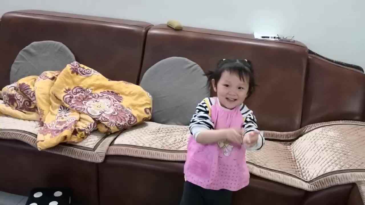 中A班李盈莹  挽衣袖