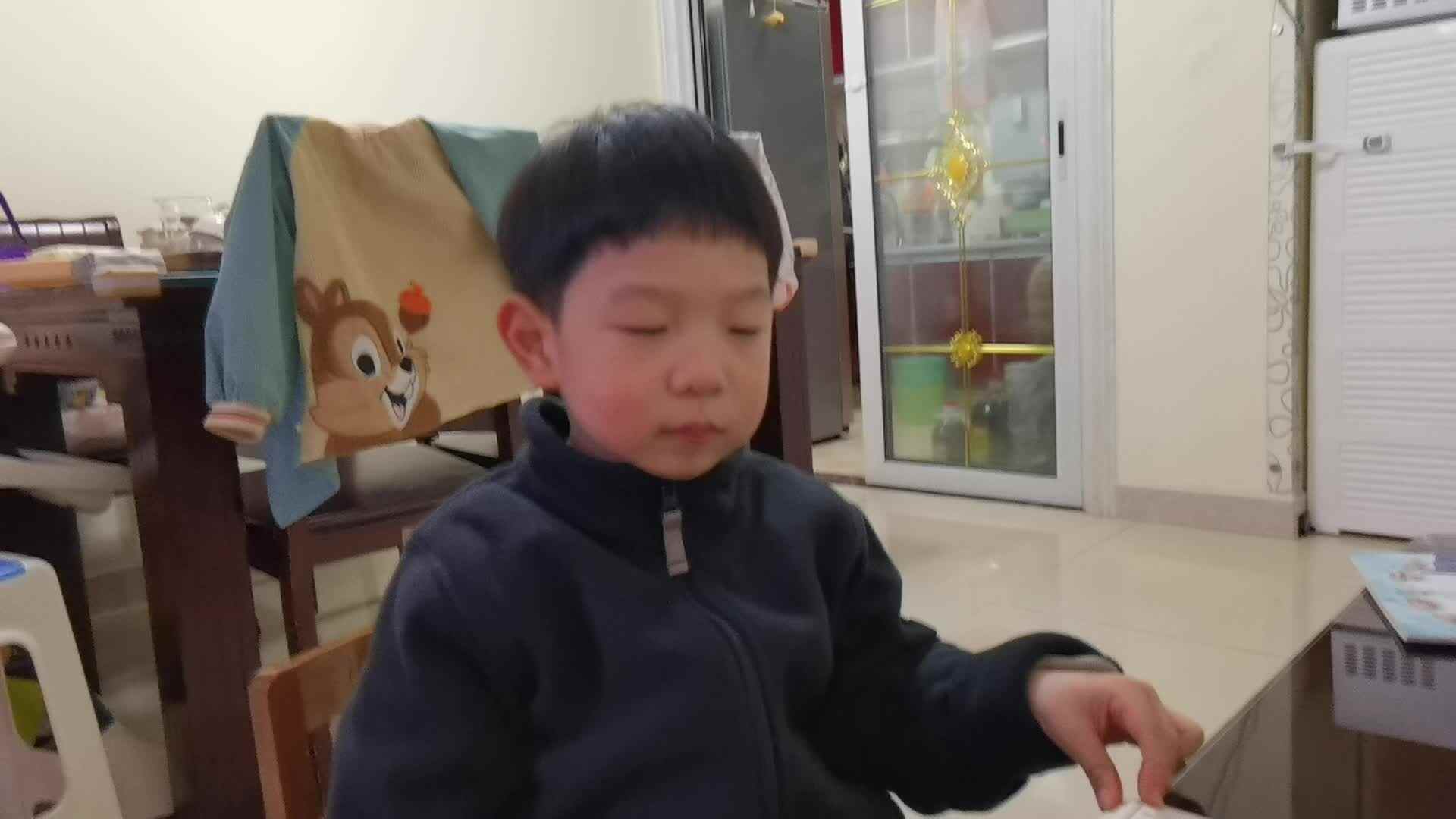 陈栎安学读古诗观灯乐行.mp4