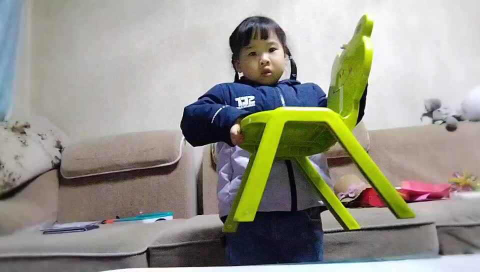20240304中A于陈昱《端椅子》.mp4