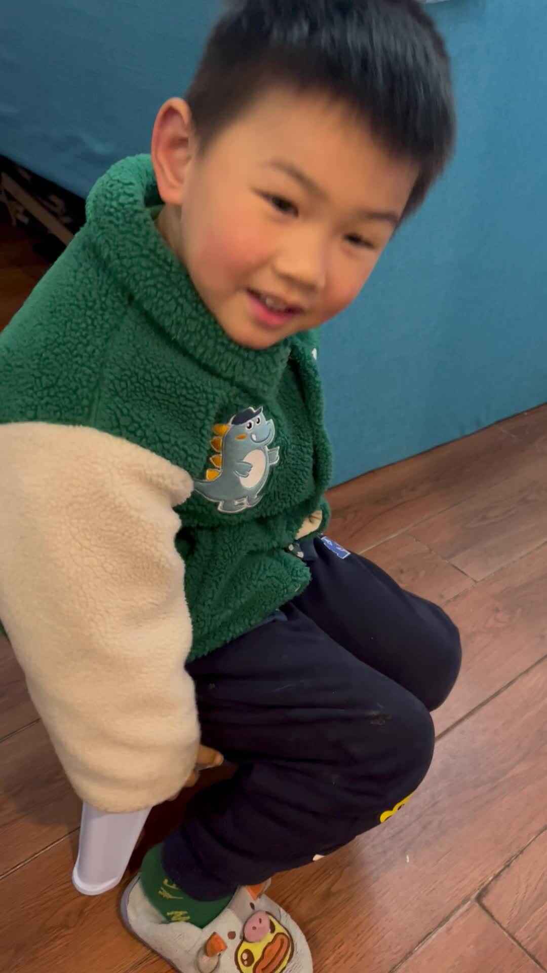 中B班 李锦城 练习搬凳子