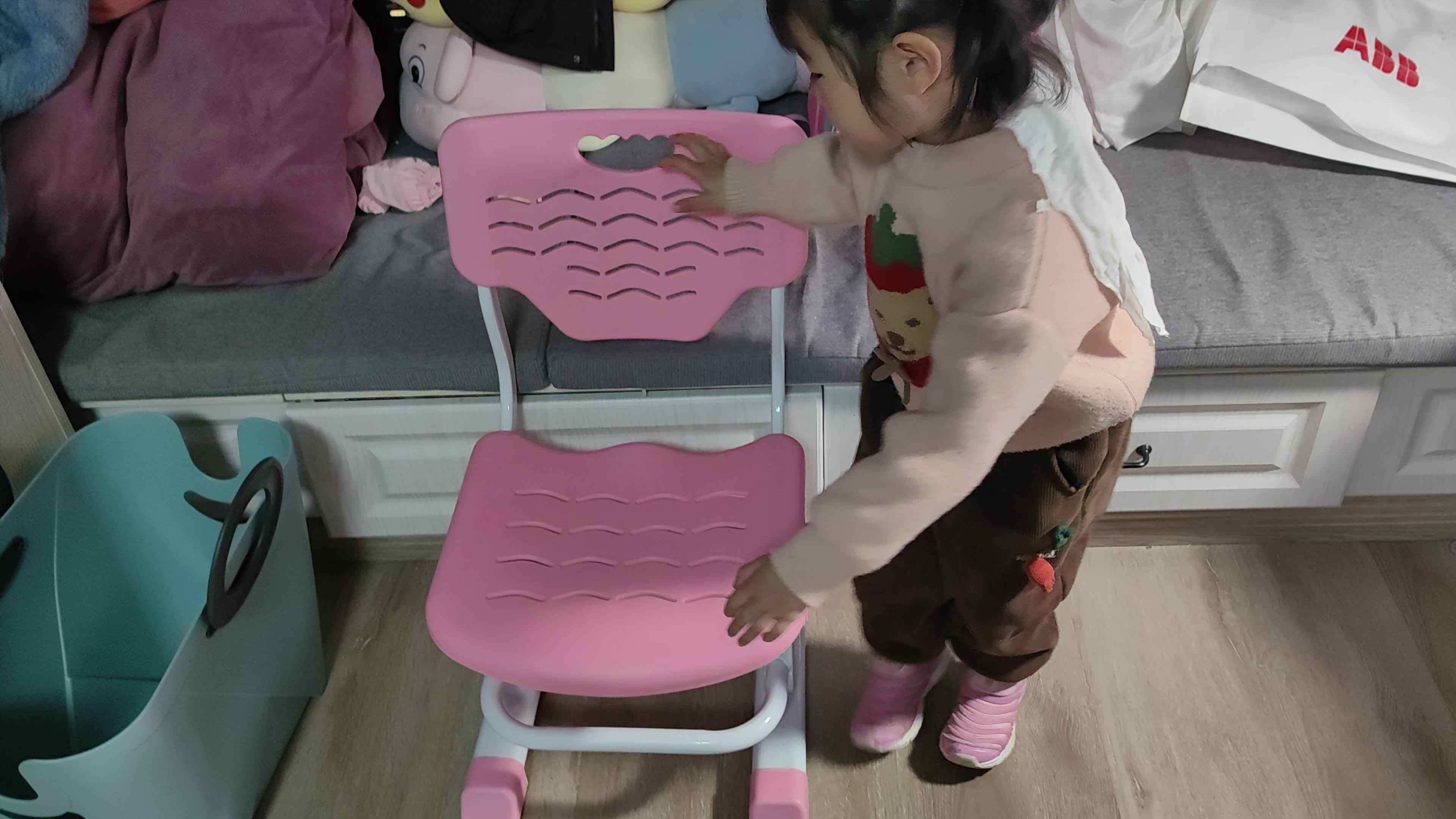 中B班徐子伊端椅子练习