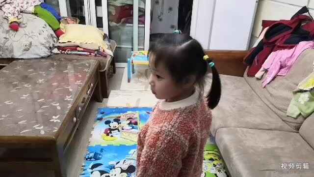 中B班3月18张芷萱练习前后踏步走.mp4