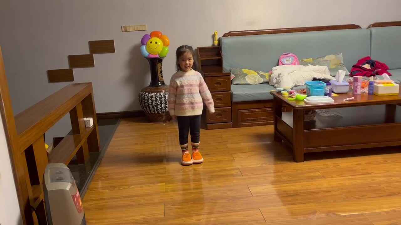 中B班李茵琪练习踏步走.MOV