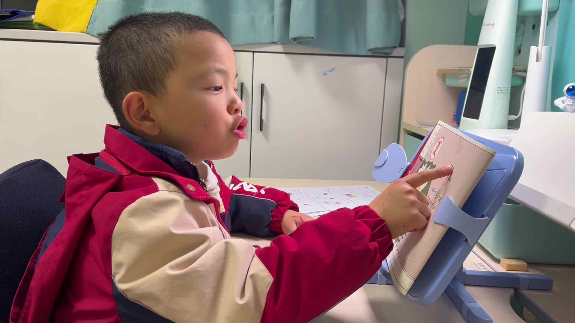 学前B班温志成指读<采莲曲>.mov