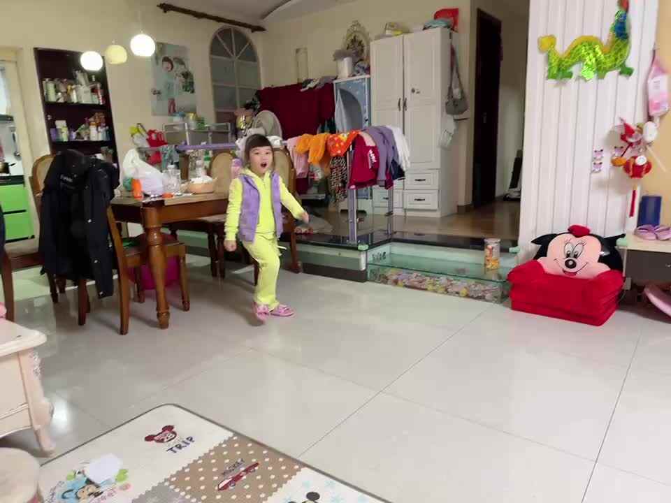 ⁣20240318中B班舒琳芯练习踏步走前踏、后踏