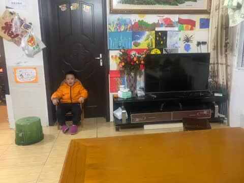 中B班练习搬椅子