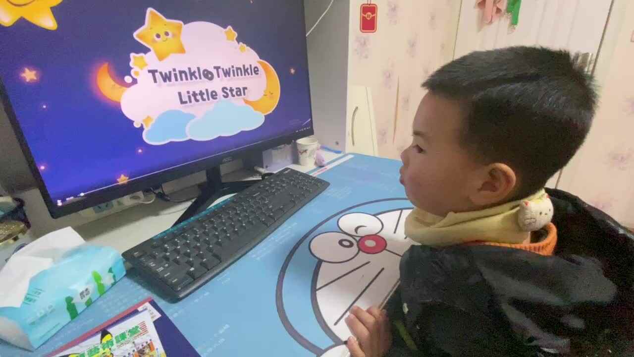 ⁣⁣⁣中B班吕子垚观看跟读儿歌（Twinkle Twinkle Little Star）20240309.MOV