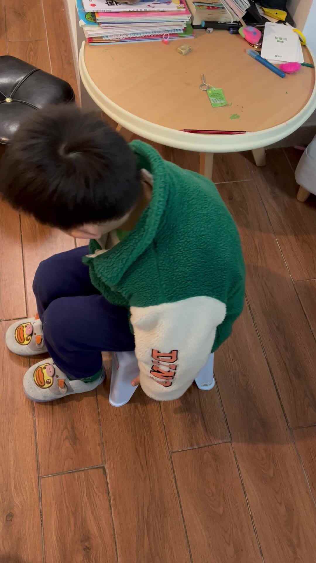 中B班 李锦城 练习搬凳子