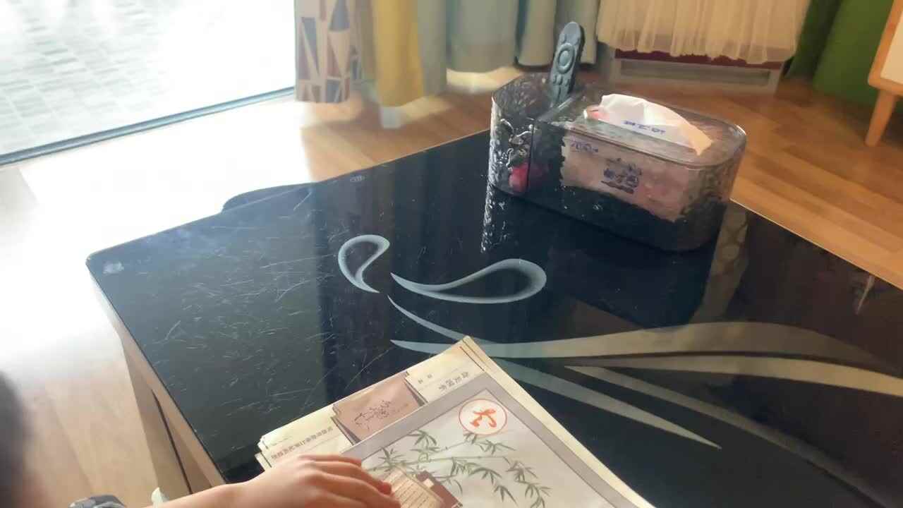 中B班杨育寒指读古诗《岁暮》