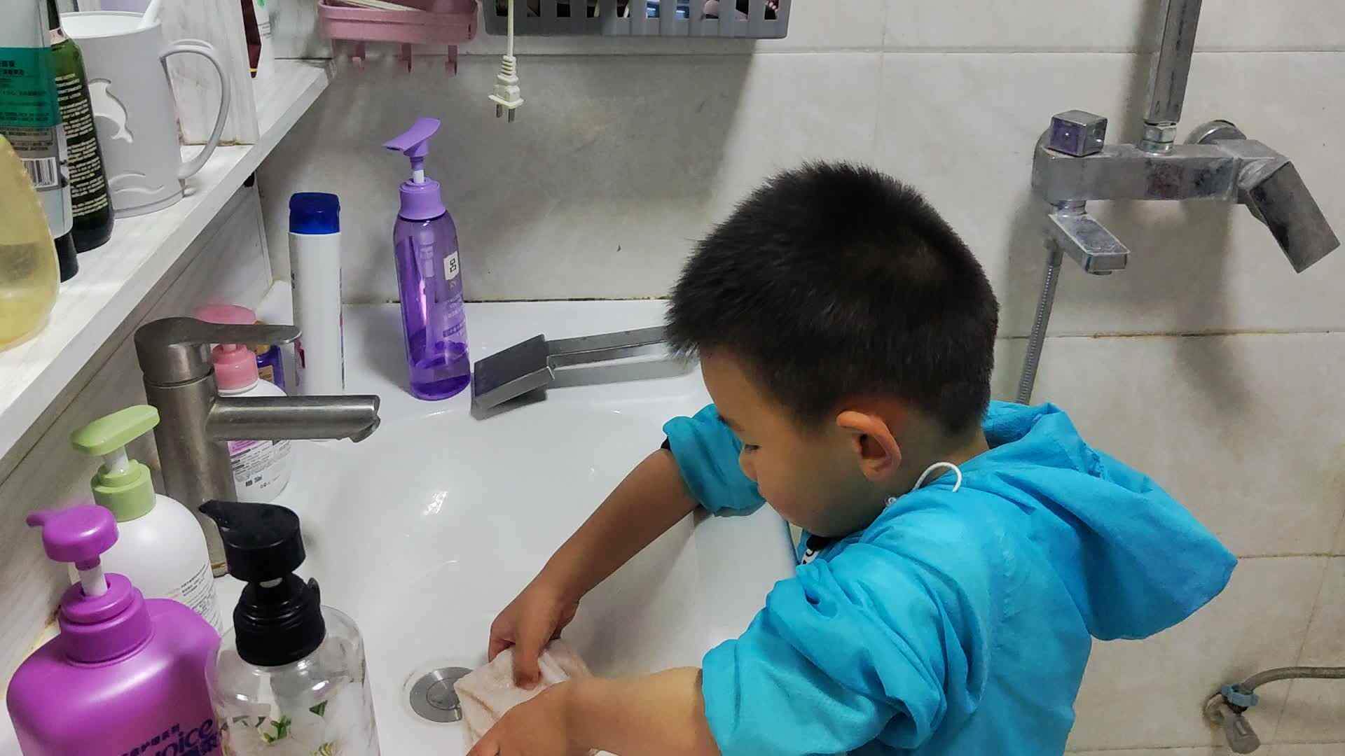中B班李锦城20240408拧毛巾
