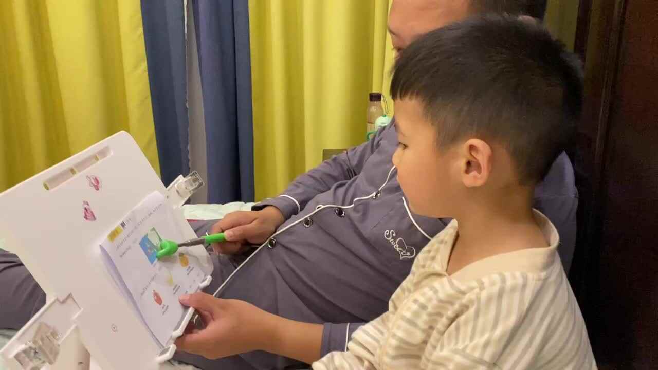 ⁣⁣⁣2024-4-19小A班刘奕宸——朗读单词和句子.MOV