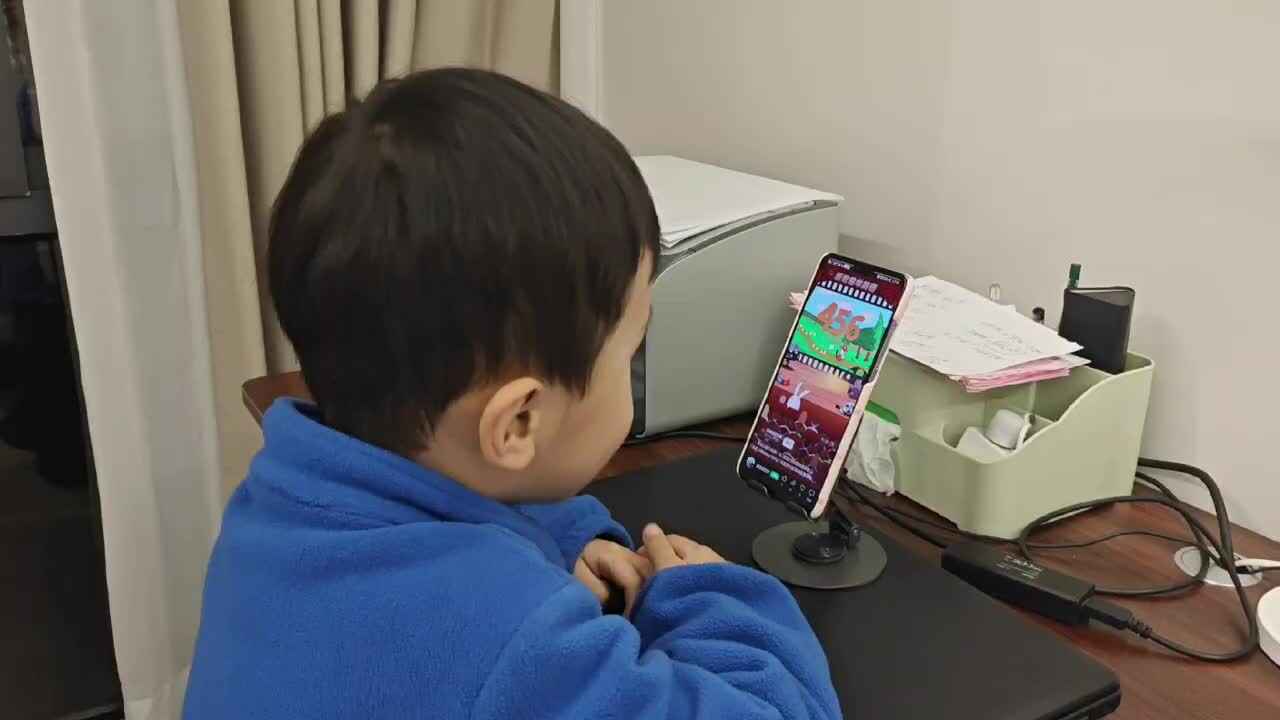 中B班王千与观看英语视频