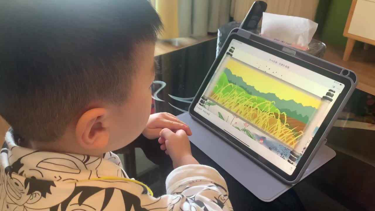 中B班杨育寒观看视频学习《天净沙.秋思》