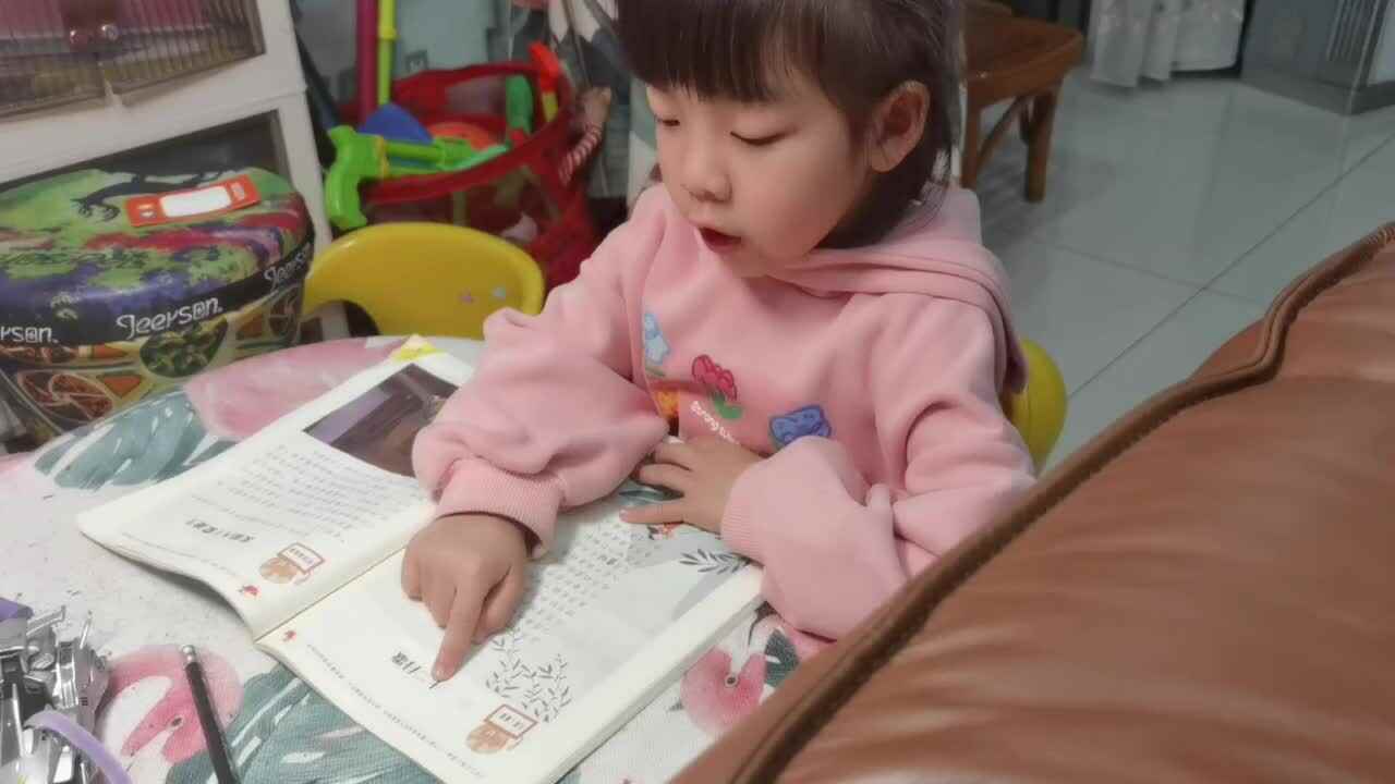 ⁣20240430大B班魏琪珈指读《十二月歌》.mp4