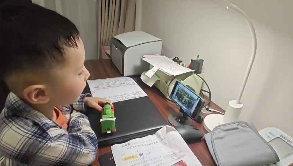 中B班王千与看视频《天净沙.秋思》