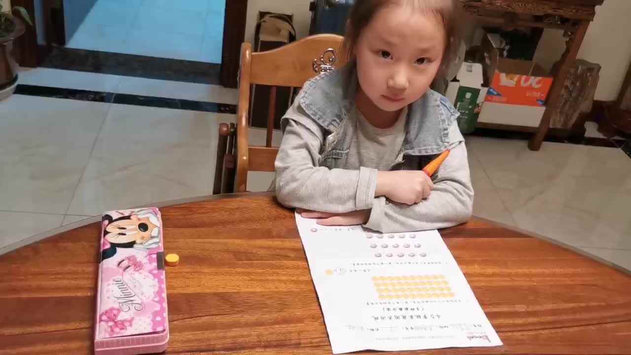 李芊仪做4-5岁亲子组闯关游戏