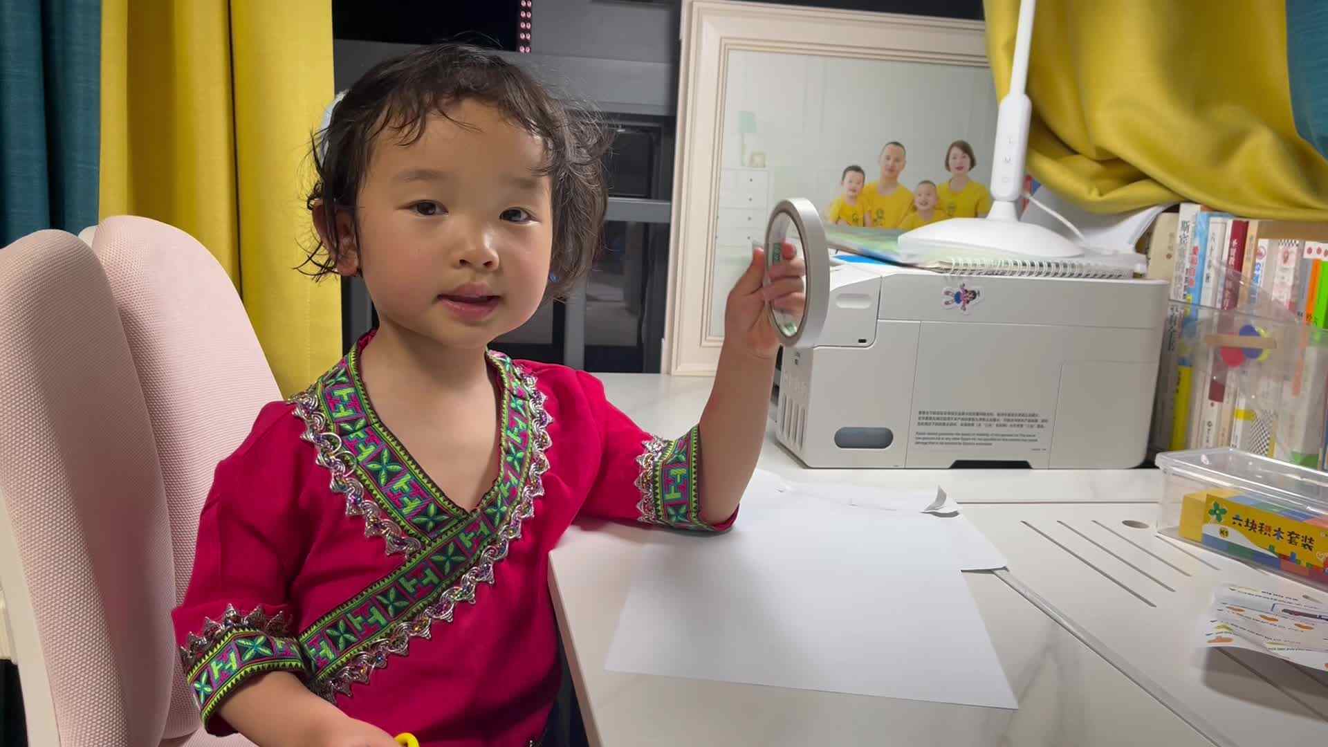 ⁣中B班温欣学习用双面胶2024.04.15.mov