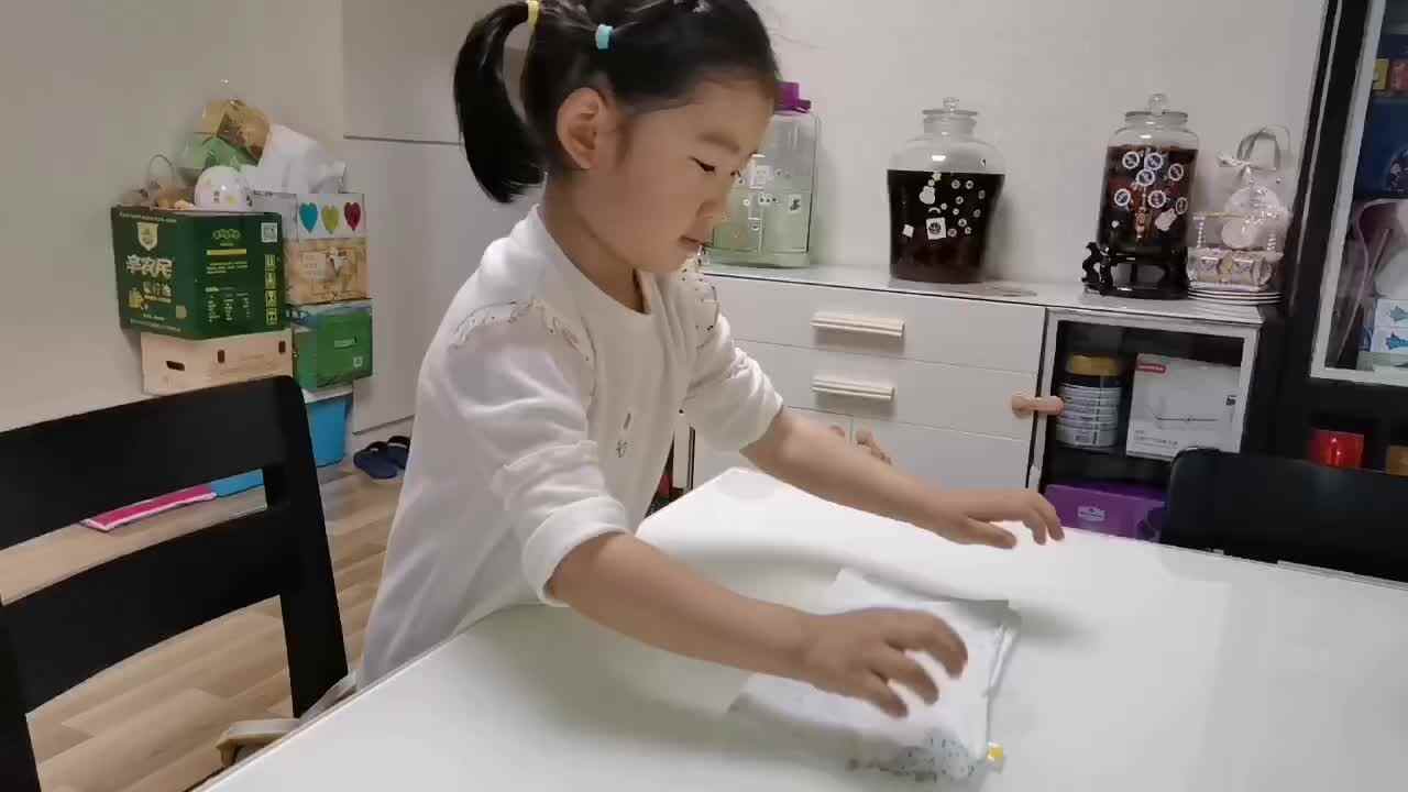 中b班宁汐言练习拧帕子