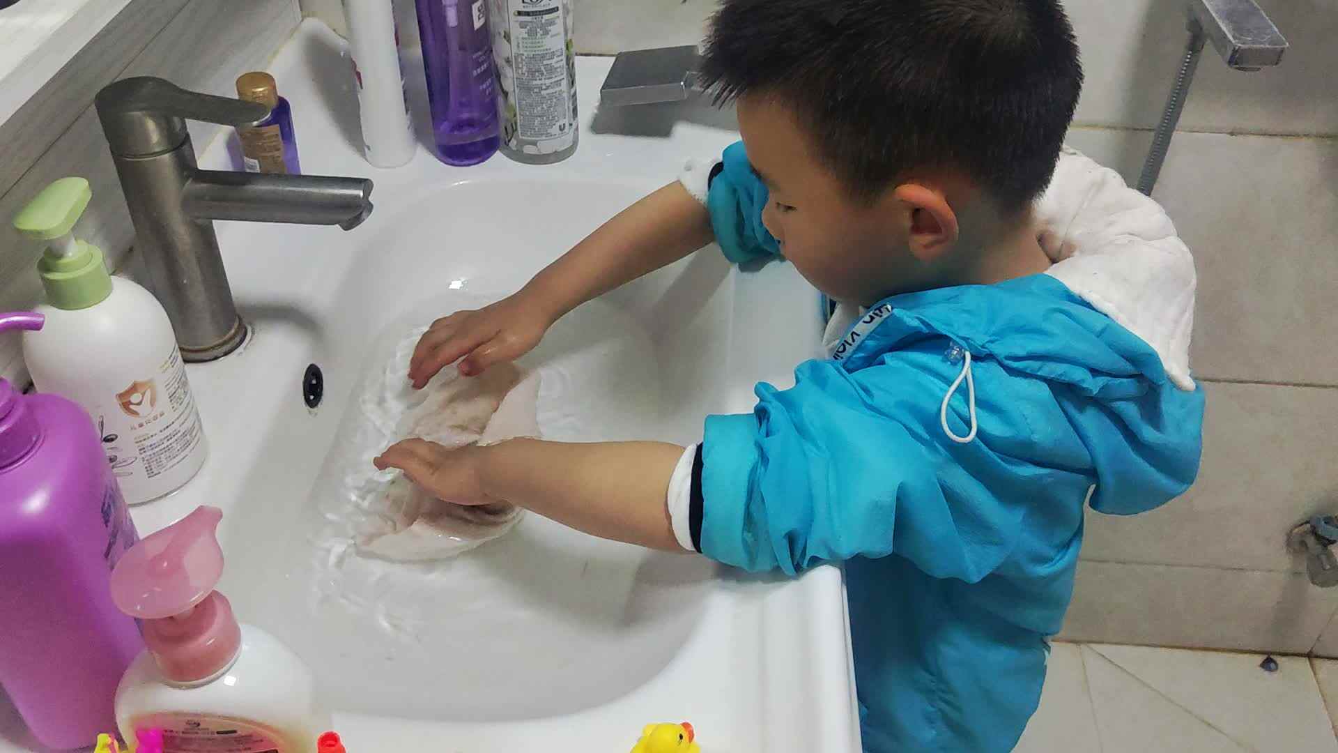 中B班李锦城20240411拧毛巾