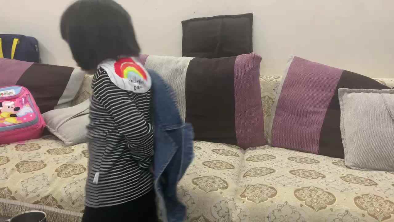 小A班2024.4.9张艺涵-穿外套.MOV