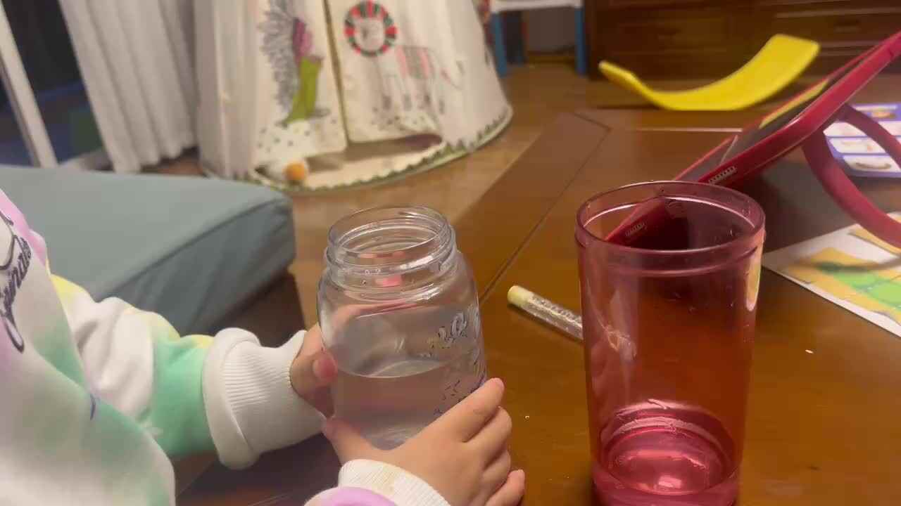 中B班李茵琪练习倒水