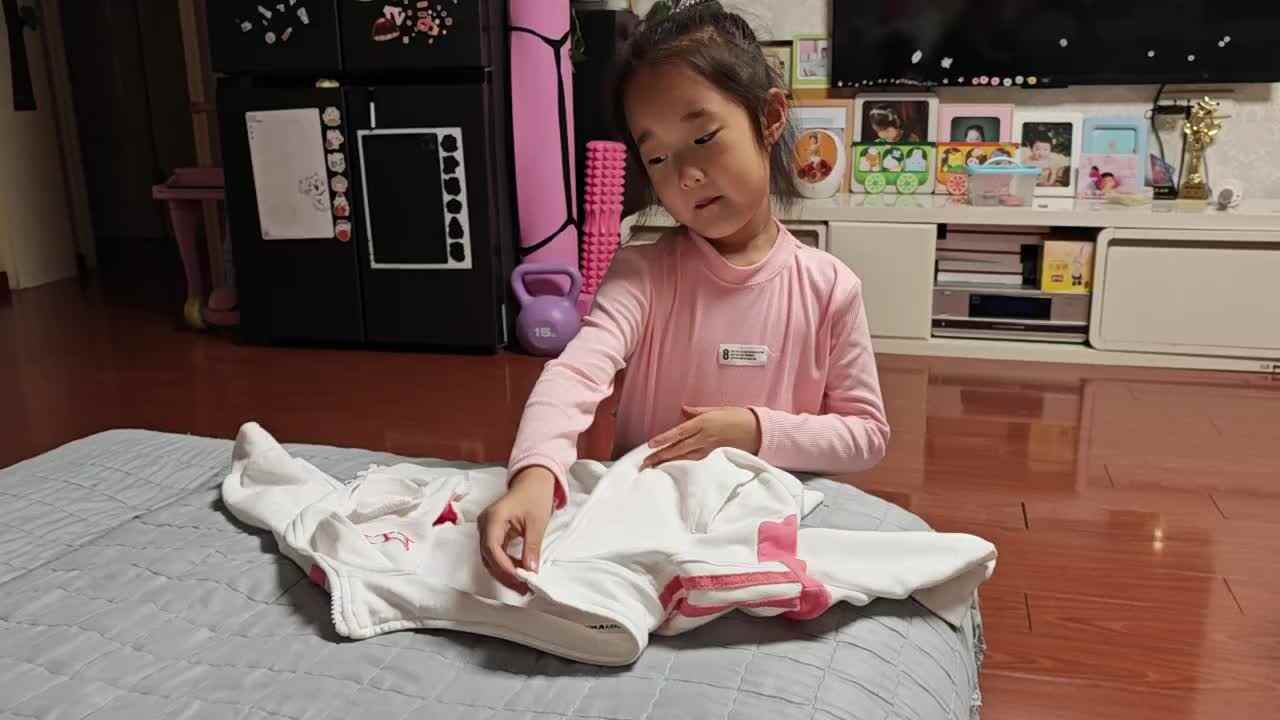 大B班朱佳柠20240423叠衣服