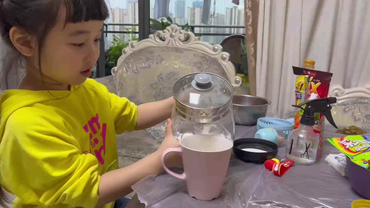 ⁣20240424中B班舒琳芯倒水