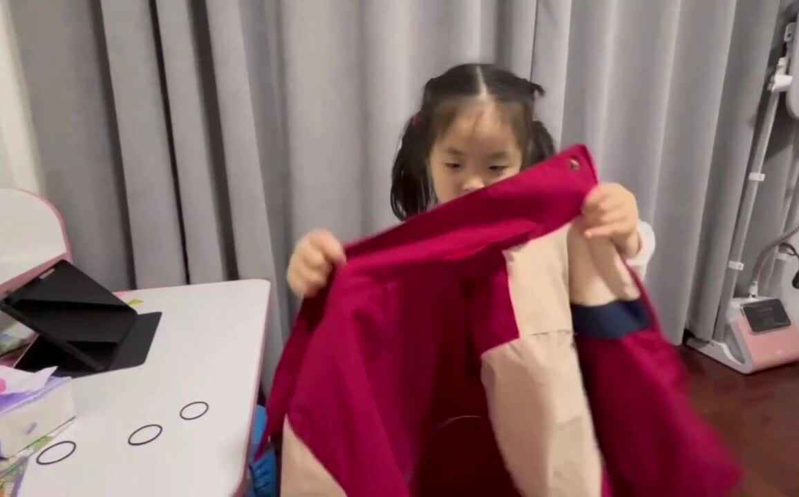 小A班2024.4.7艾琰茹— 穿衣服