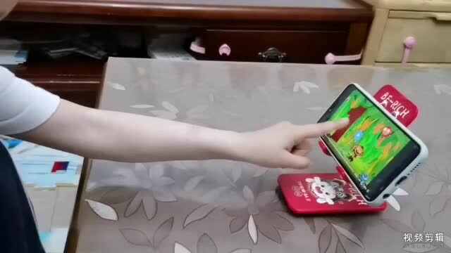 中B班4月15张芷萱观看视频并数数1—20.mp4