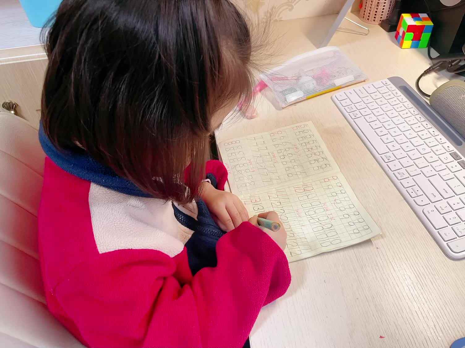 大B班蒲依诺2024.4.8日书写(数字13和14).MOV
