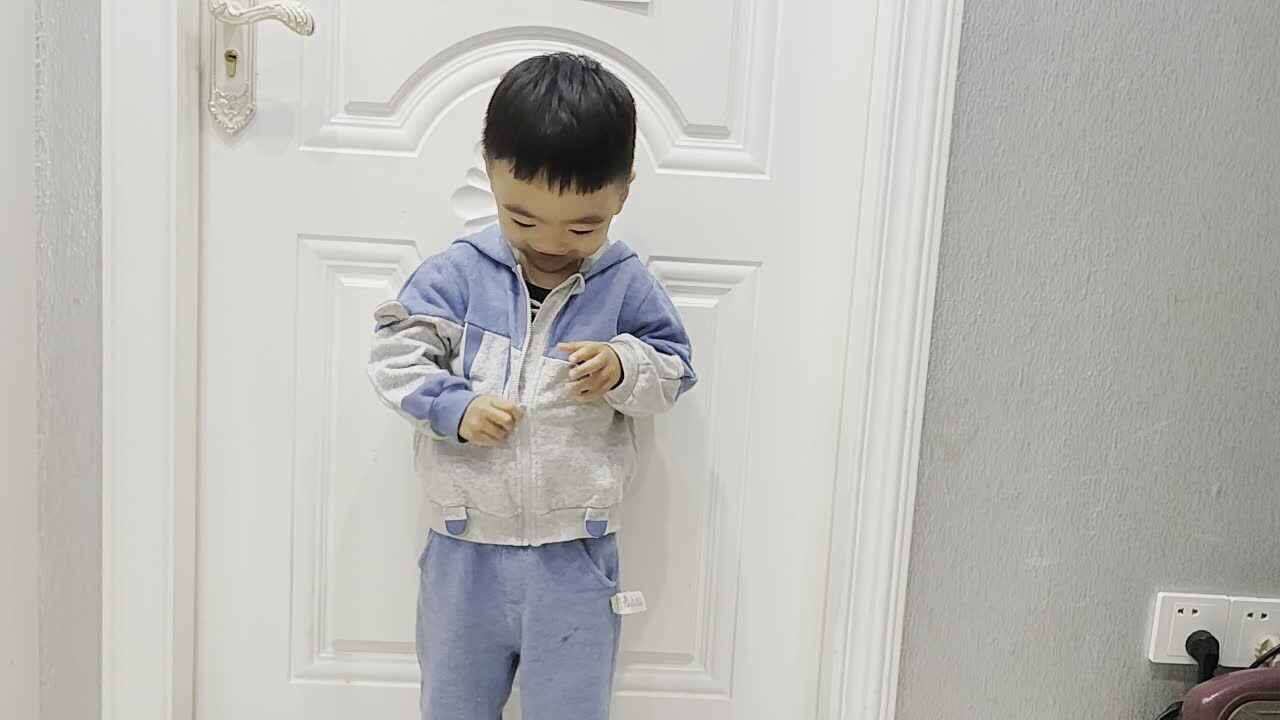 小A班蒋熠_2024.4.6_.脱外套