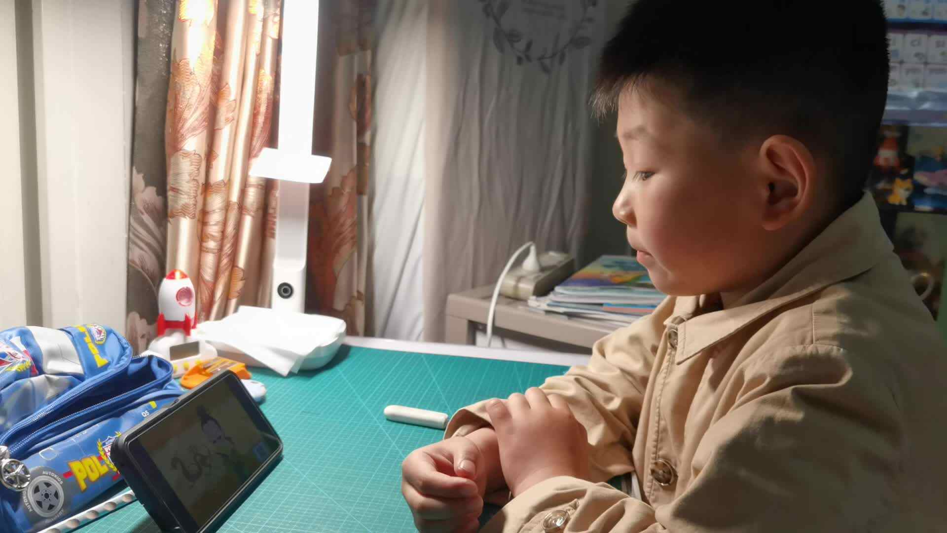 观看《叶公好龙》.mp4